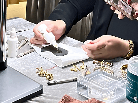 How to Test Gold at Home: Simple Methods for Authenticity 2 acid test on gold